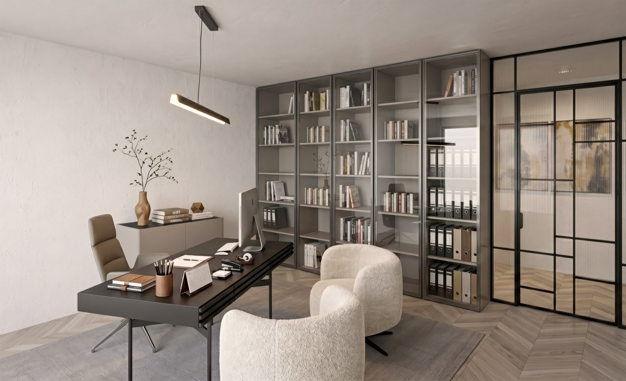 Büro mit Arbeitsplatz und Bücherwand